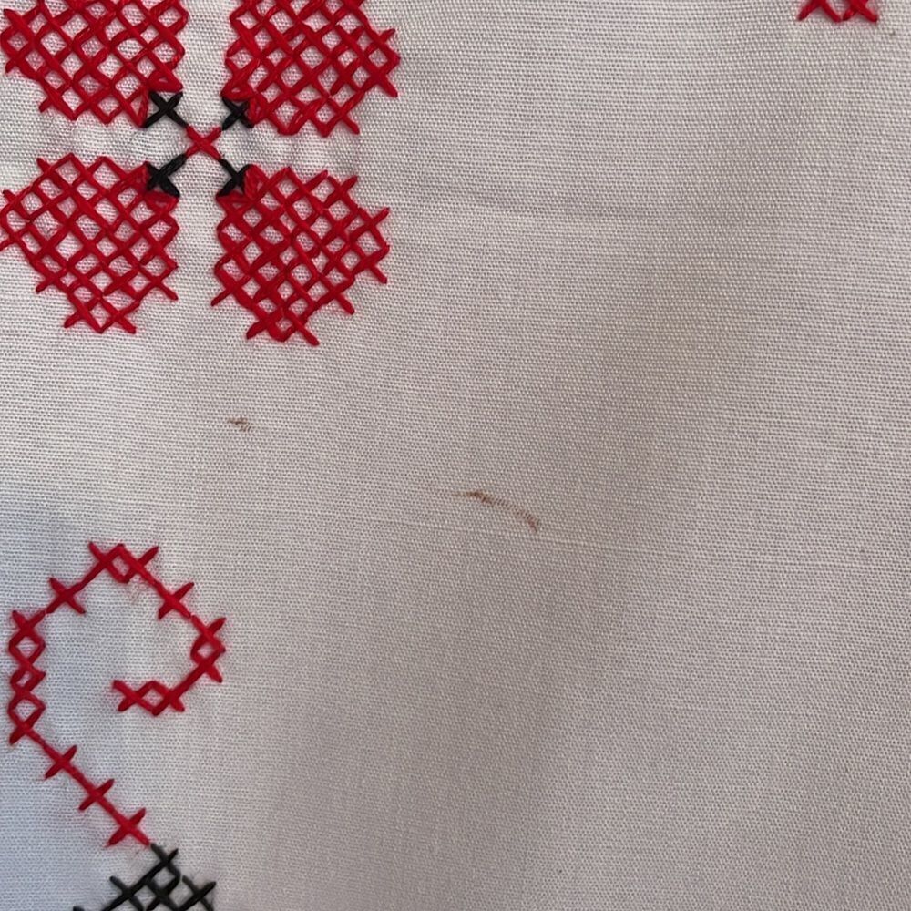 Vtg white table runner with black & red embroidery - Picture 3 of 5